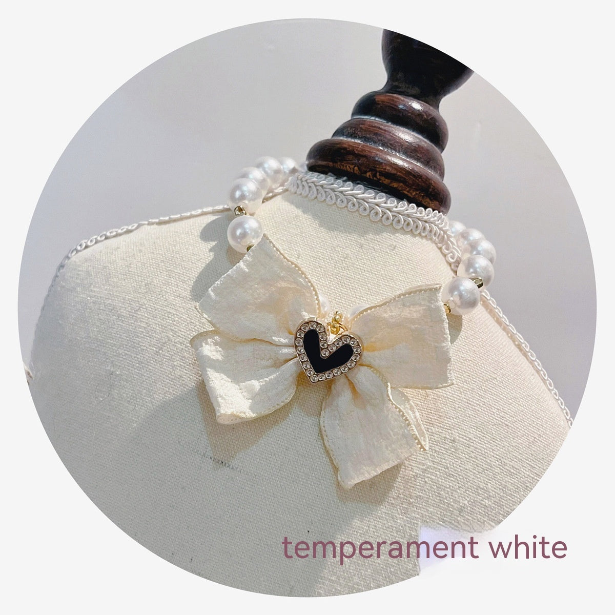 Ondaum Japanese Pet Necklace Pearl Collar Bow Jewelry - Elegant and Adjustable Pet Accessory for Style and Comfort