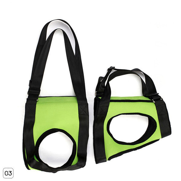 Auxiliary single shoulder lifting strap for injured dog