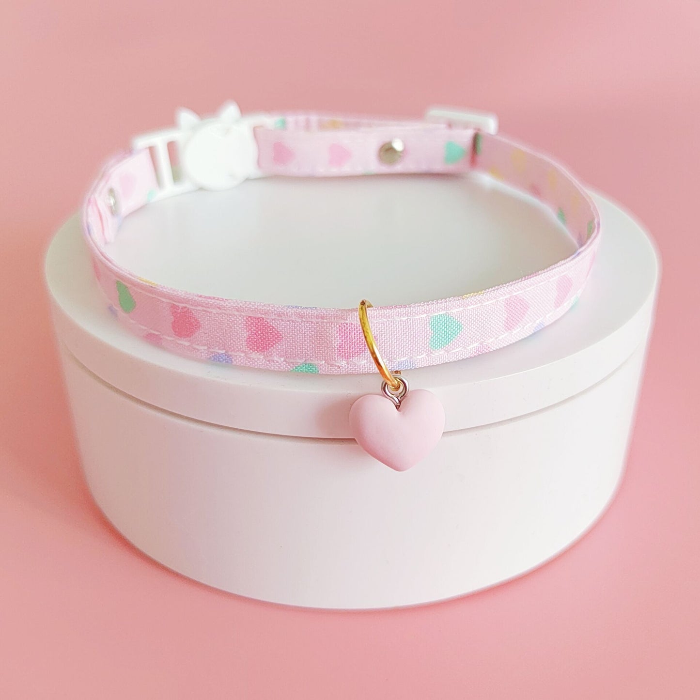 Ondaum Adjustable Cat Collar with Love Pattern – Stylish and Comfortable Pet Decorations