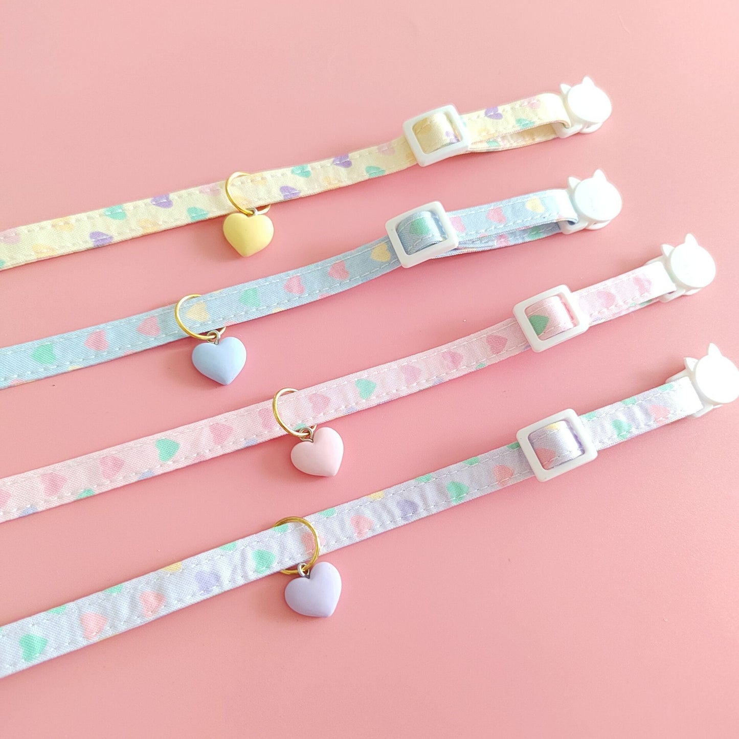 Ondaum Adjustable Cat Collar with Love Pattern – Stylish and Comfortable Pet Decorations