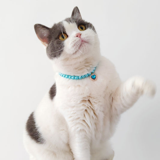 Ondaum Pet Necklace Cat Pearl Pendant Collar – Colorful Gemstone Heart Charm, Adjustable Sizes, Elegant Imitation Pearl Design for Pets